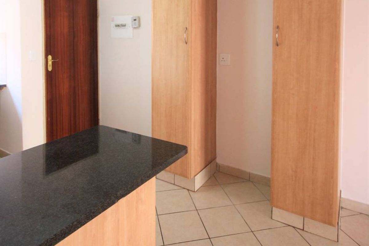 Loadshedding free area - A perfect lock up and go! - Photo 4