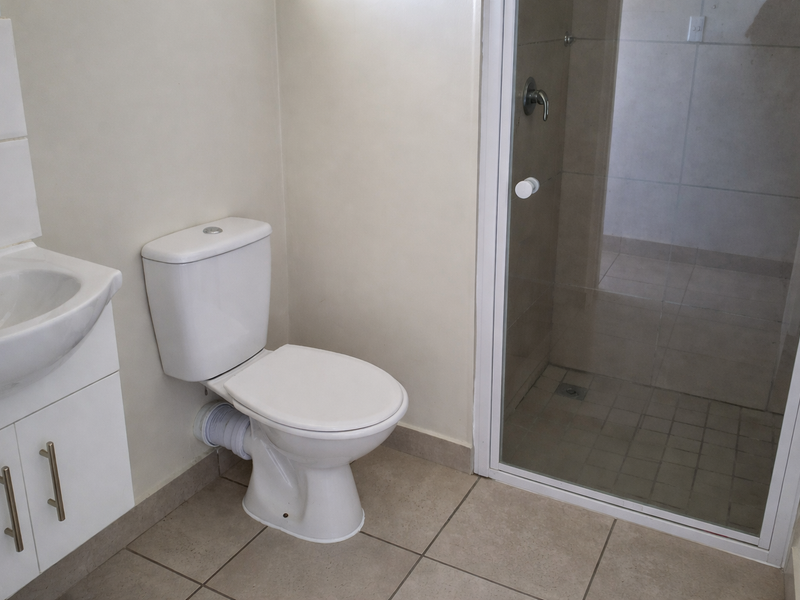 2 Bedroom Apartment for Sale in Milestone View Complex – Perfect Starter Home or Investment Opportunity - Photo 7