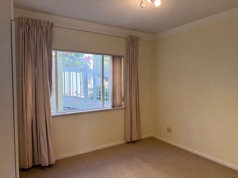 Bright 2-Bed Apartment with Balcony - Photo 4
