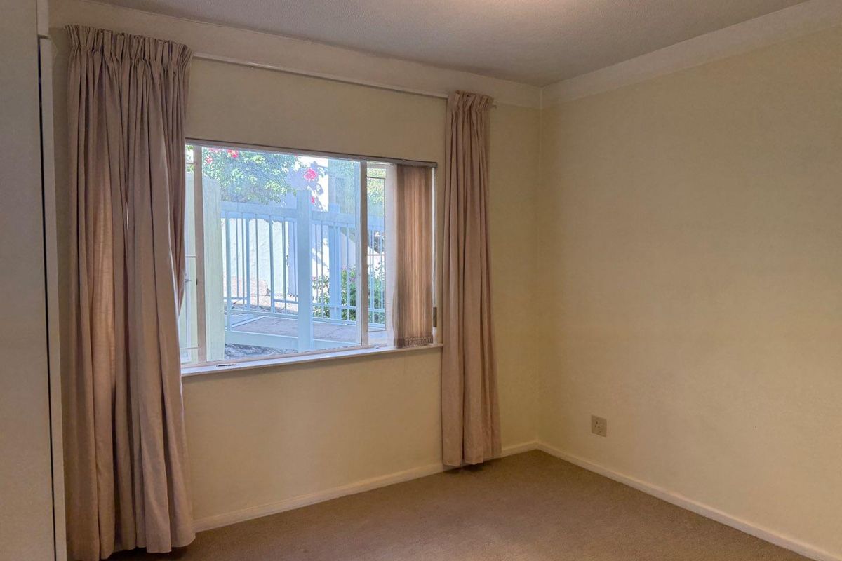 Bright 2-Bed Apartment with Balcony - Photo 4