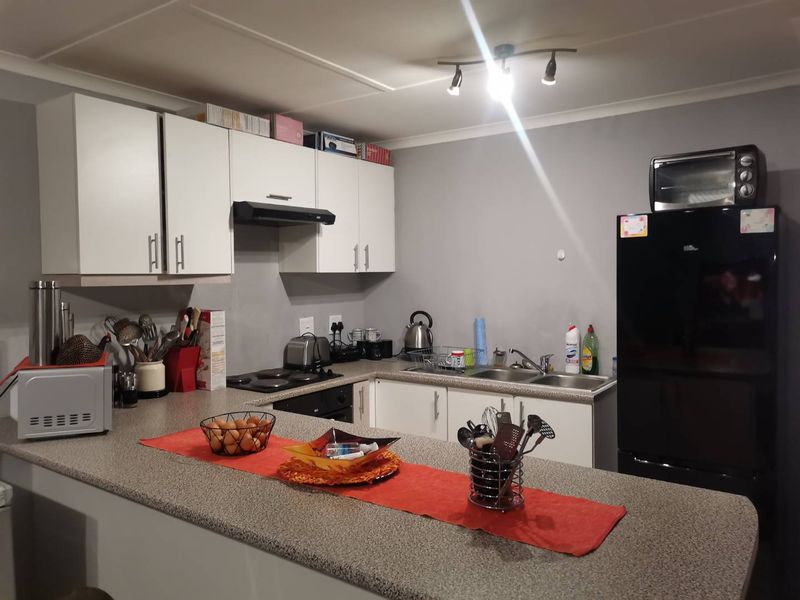 GROUND FLOOR UNIT - BARGAIN DEAL SELLING BELOW VALUATION - OFFERS WELCOME! - Photo 6