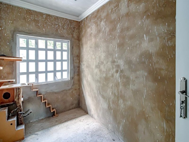 A home with wonderful spaces and a borehole!!!! - Photo 10