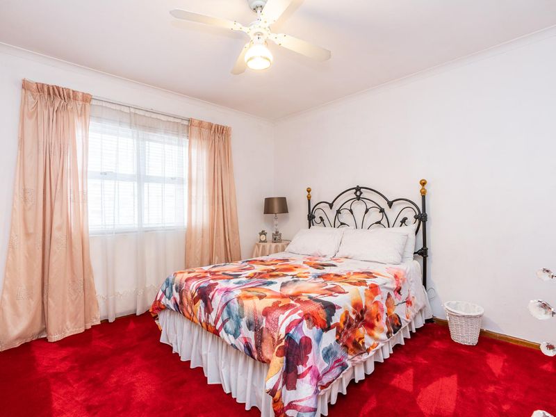 Character Home in Walmer Estate with Scope for Renovation and Rental Potential - Photo 8