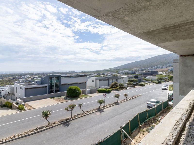 Elevated Dual-Residence Luxury with Breathtaking Panoramic Views – Baronetcy Estate - Photo 5