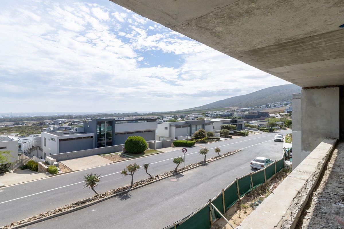 Elevated Dual-Residence Luxury with Breathtaking Panoramic Views – Baronetcy Estate - Photo 5