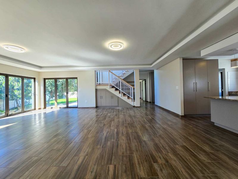 Expansive coastal luxury home for sale in Stilbaai-Wes. - Photo 5