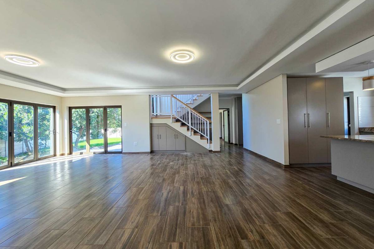 Expansive coastal luxury home for sale in Stilbaai-Wes. - Photo 5