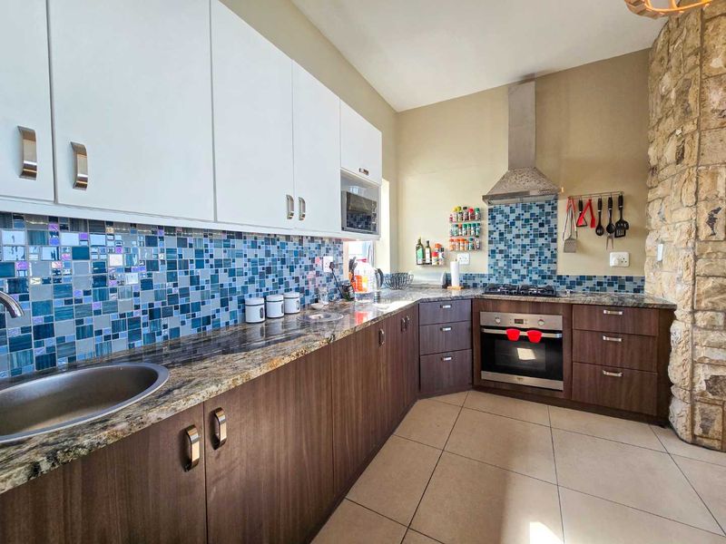 Spectacular Multi-Level beachfront home for sale in Stilbaai-Oos. - Photo 5