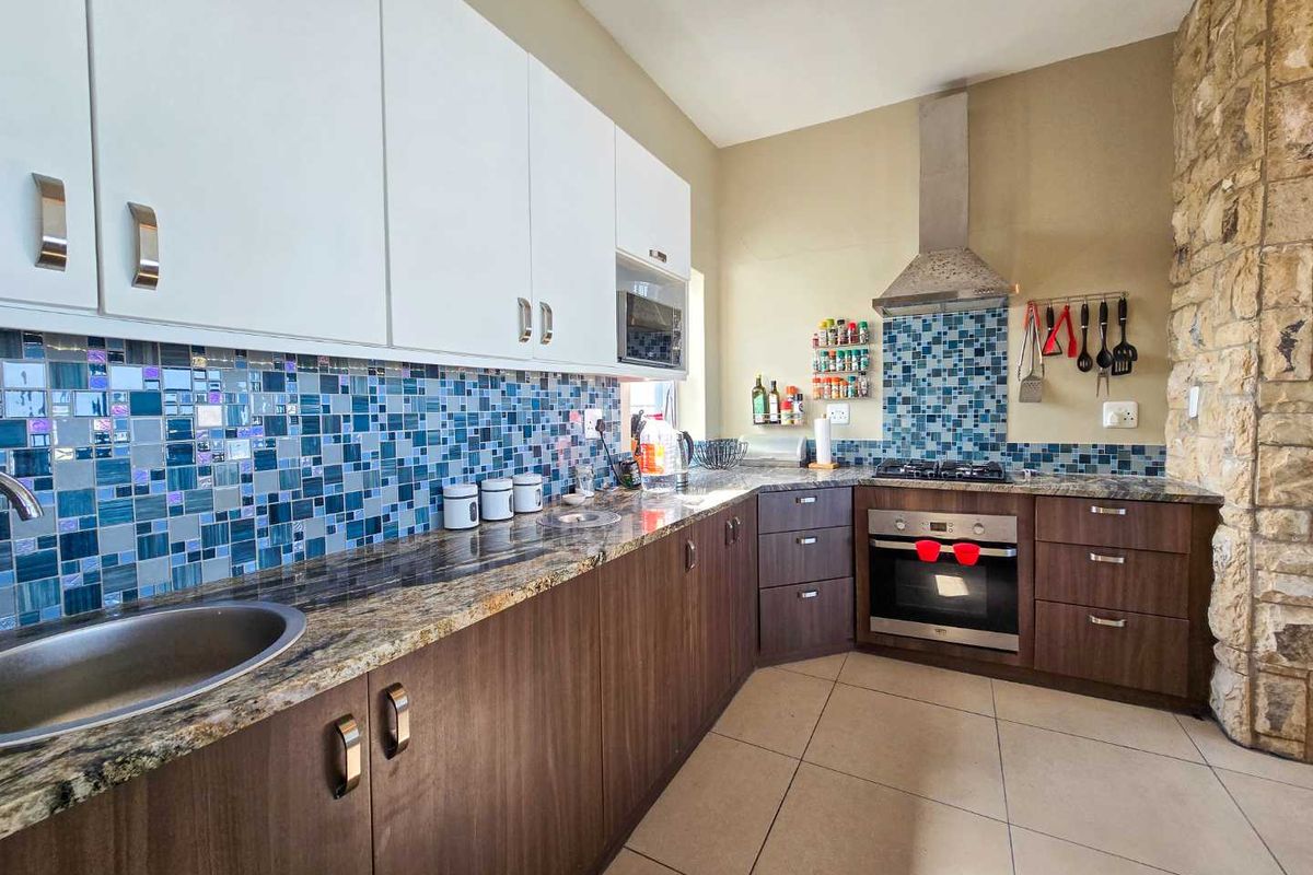 Spectacular Multi-Level beachfront home for sale in Stilbaai-Oos. - Photo 5