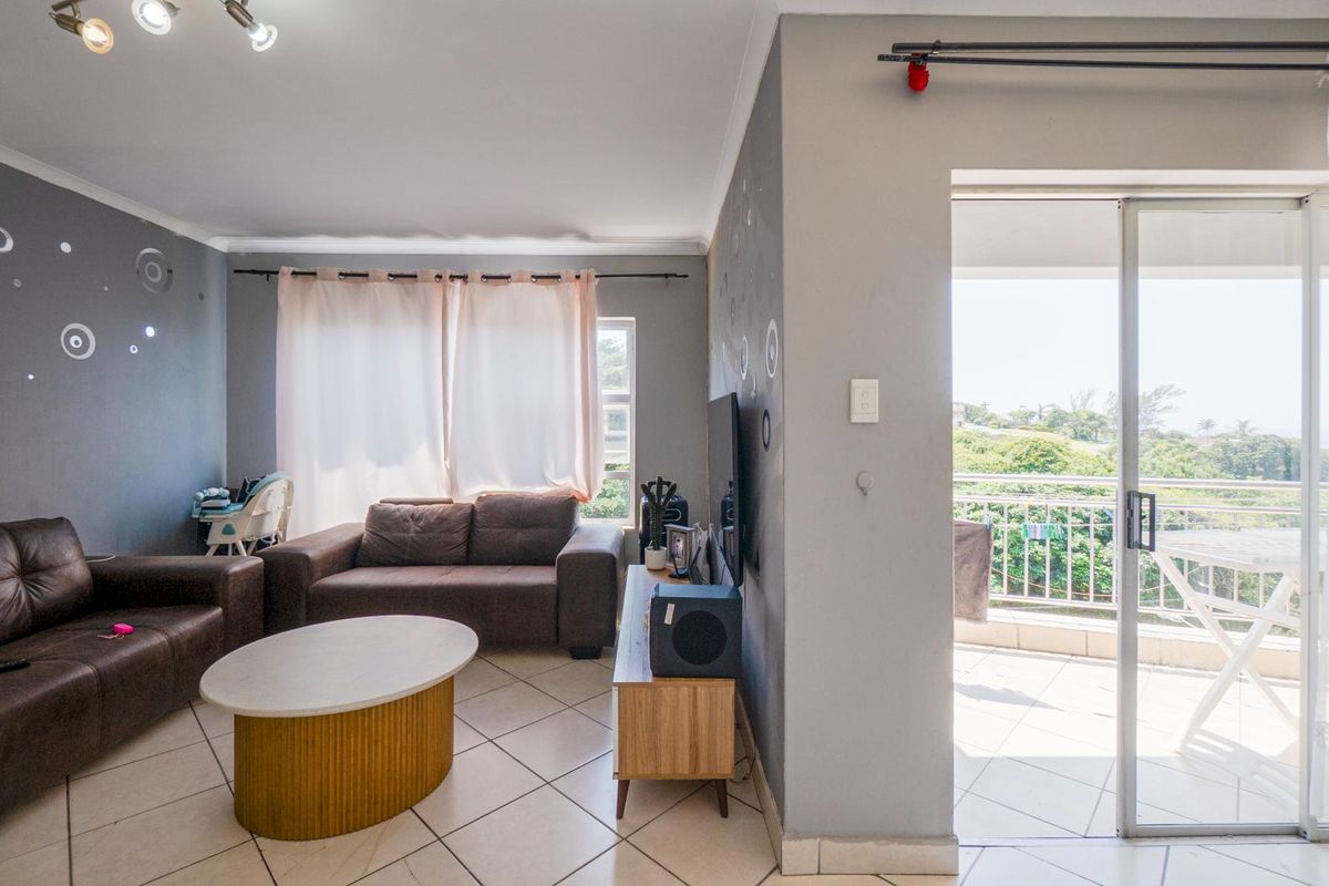 Spacious modern unit with open balcony - Photo 4