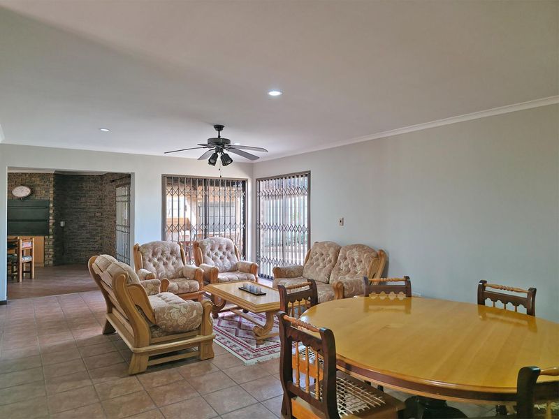 3 Bedroom Family home in Kleinbosch. - Photo 7