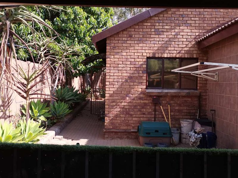 3 BED, 2 BATH HOUSE TO RENT - Photo 3