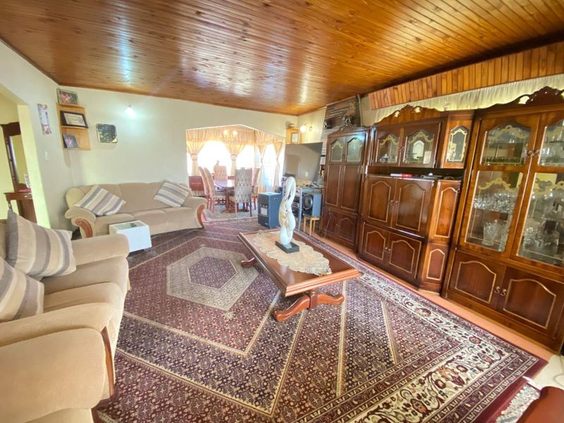 Spacious Family Living - Photo 5