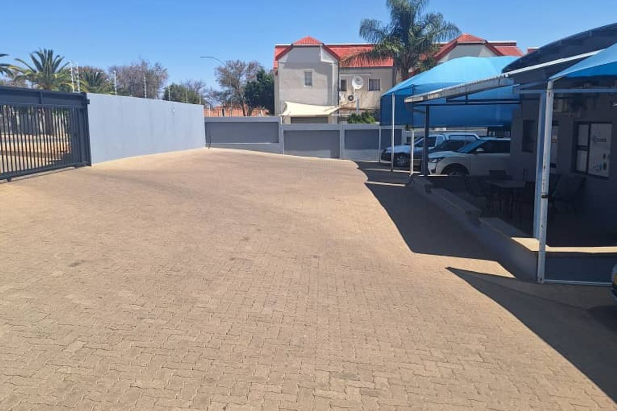 Sole Mandate: Versatile Building In Olympia - Photo 3