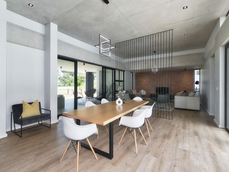 CONTEMPORARY RESIDENTIAL HOME - Photo 9