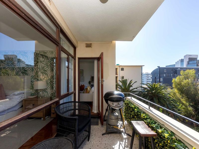 Bright, Spacious 2-Bedroom Apartment - Photo 3