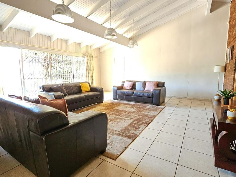 Elegant Family Home in Lynnwood Glen – Perfect for Entertaining - Photo 8