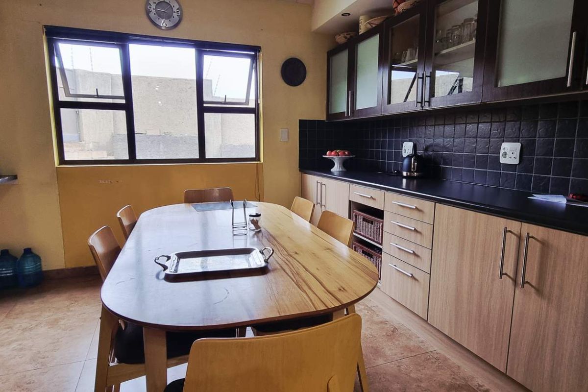 Dorado park 4 bedroom house with pool - Photo 3