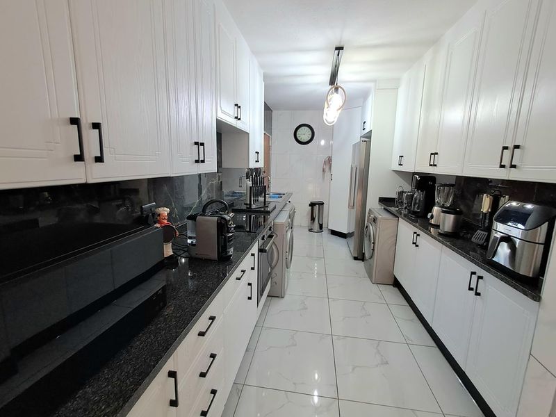 Modern 3 Bedroom Duplex Unit in Brackenhurst - Photo 9