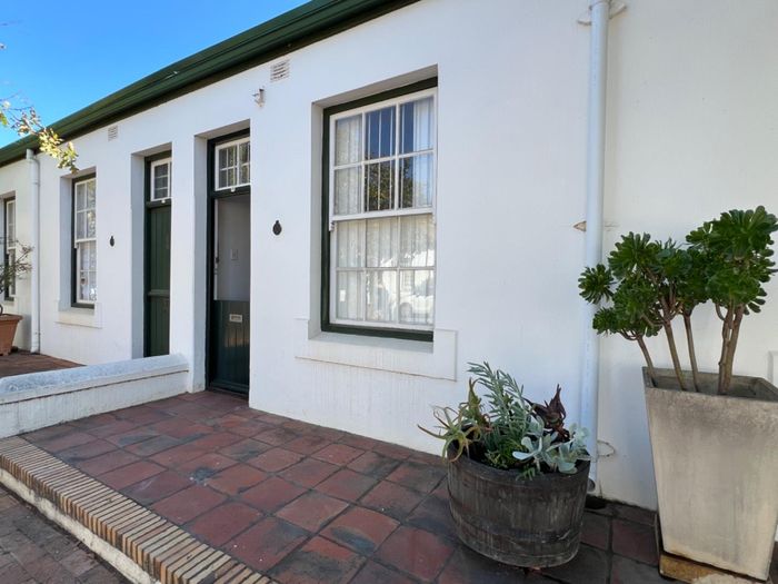 Property #2380055, Apartment Rental Daily in Stellenbosch Central