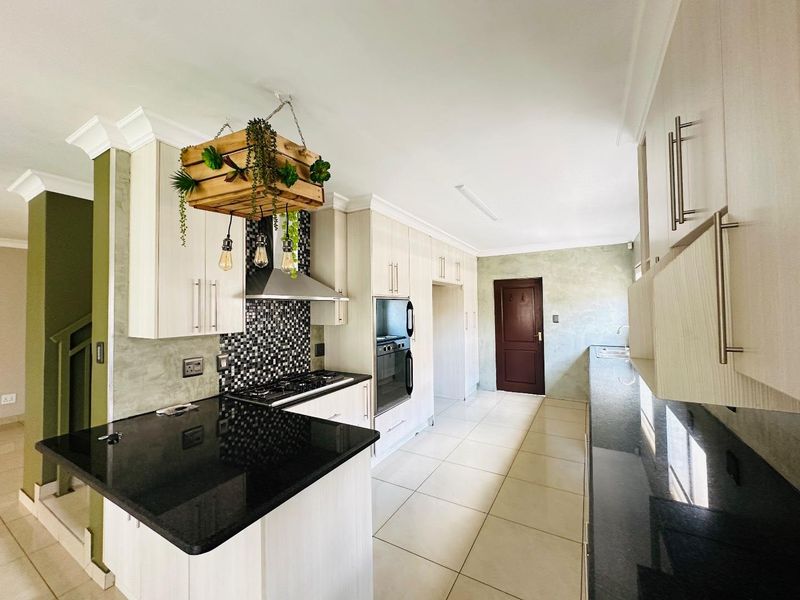 Modern 4-Bedroom Family Home in Secure Montana Estate – For sale - Photo 3