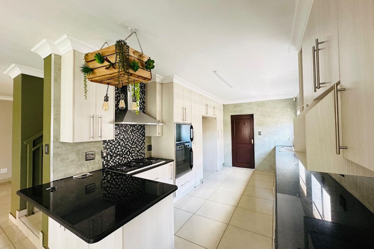 Modern 4-Bedroom Family Home in Secure Montana Estate – For sale - Photo 3