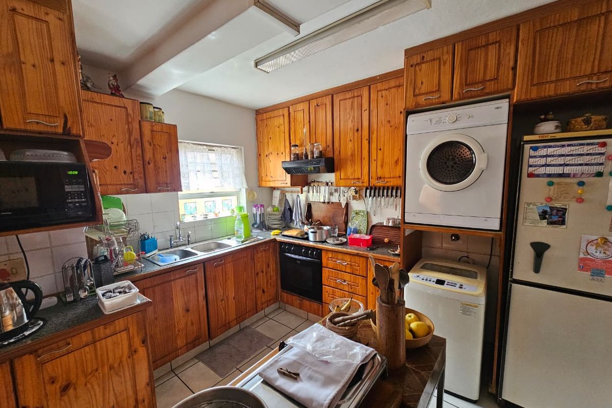 Step into this cozy and well-positioned 3-bedroom apartment, offering a comfortable lifestyle with practical features throughout! - Photo 3