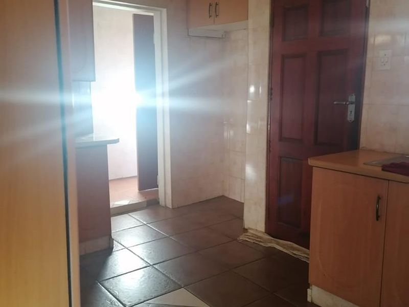 4 bedrooms house for sale in Soshanguve L - Photo 9