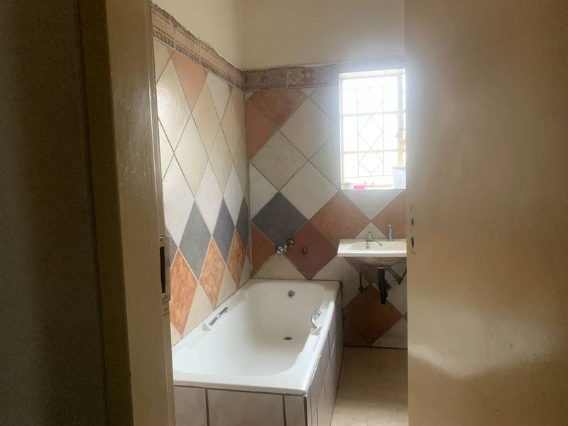 Rosettenville Haven: Comfortable Living with Income Potential - Photo 6