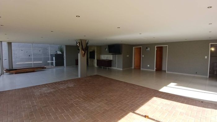 Property #2555583, House For Sale in Kleine Kuppe