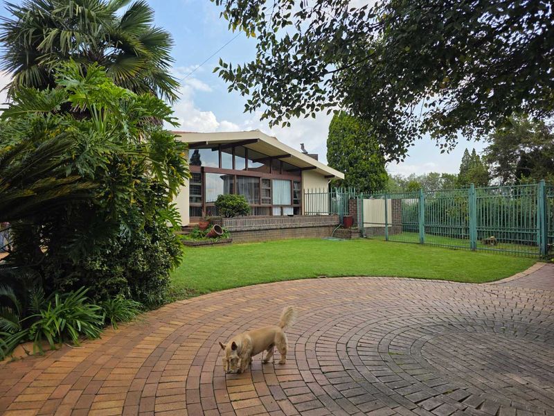 A True Gem in Horison Park with Residential and Business rights. - Photo 3