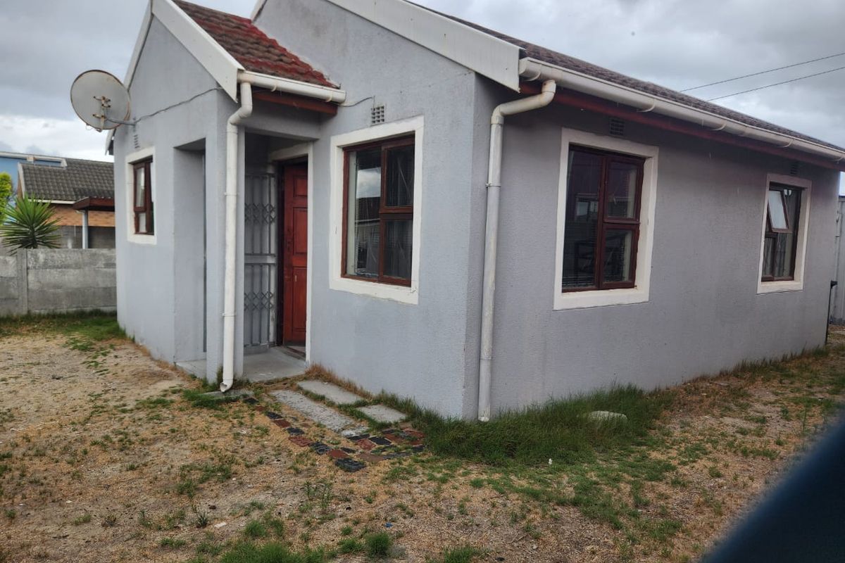 Charming Two-Bedroom House for Sale in Litha Park, Khayelitsha - Photo 3