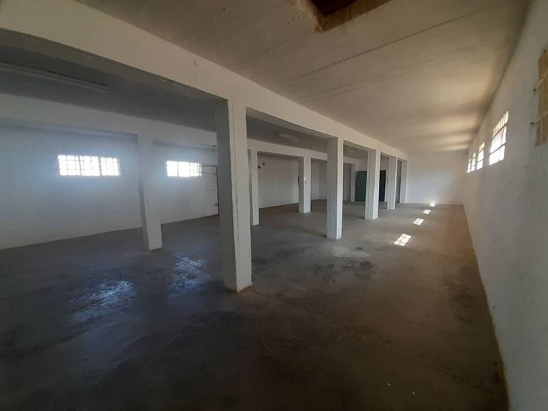 Prime Location Warehouse - Photo 5
