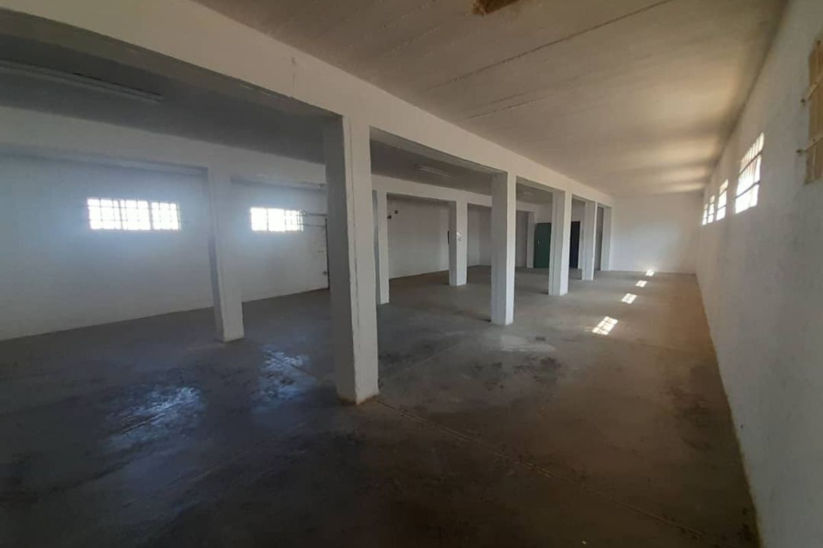 Prime Location Warehouse - Photo 5