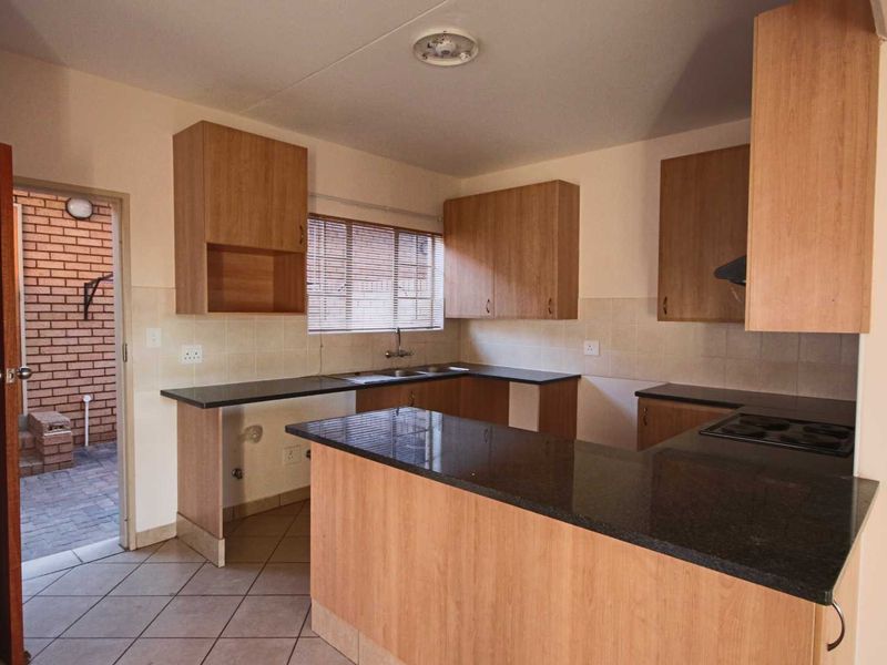 Perfect 3-Bedroom Duplex! - Photo 2