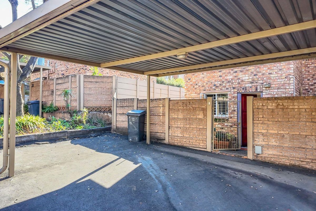 Charming Pet-Friendly Duplex with Enclosed Garden - Photo 4