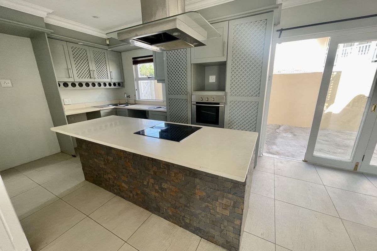Hendra - Stylish Renovated Duplex in Secure Ilala Ridge Estate | Splash Pool, Study & Triple Garage - Photo 2