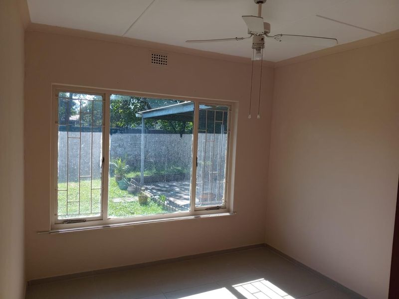 Comfortable & Spacious 3-Bedroom Family Home - Photo 2
