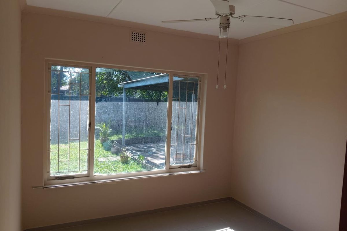 Comfortable & Spacious 3-Bedroom Family Home - Photo 2