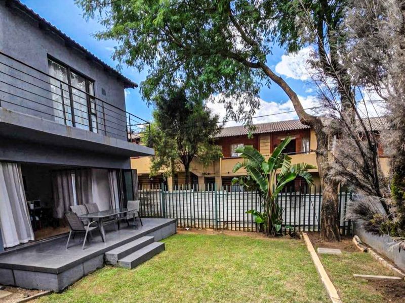 Astonishing estate ideally suited for a large family - Photo 3