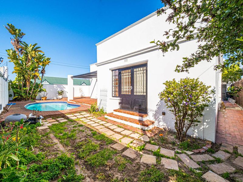 Stylish, Sun-Drenched Family Home in the Heart of Harfield Village - Photo 5