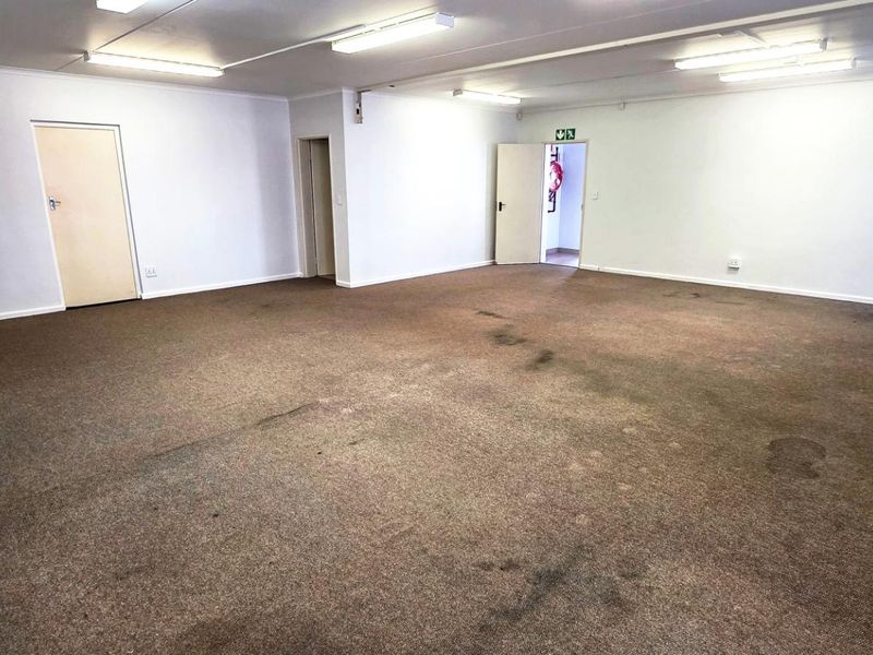 Ground Floor Office in Westlake Business Park - Photo 2