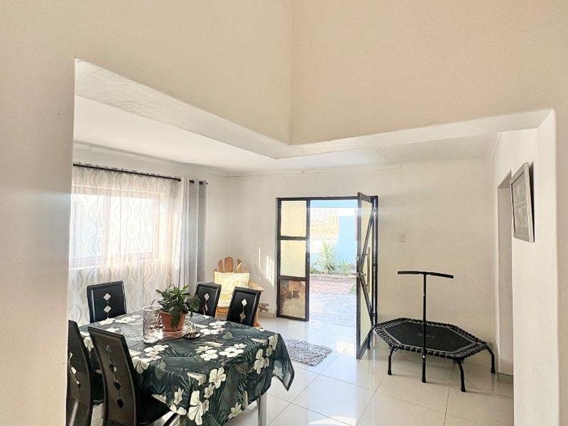 3 Bedrooms House For Sale in Khomasdal - Photo 4