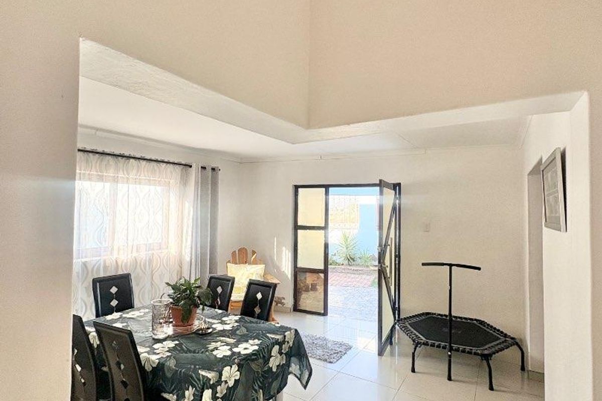 3 Bedrooms House For Sale in Khomasdal - Photo 4