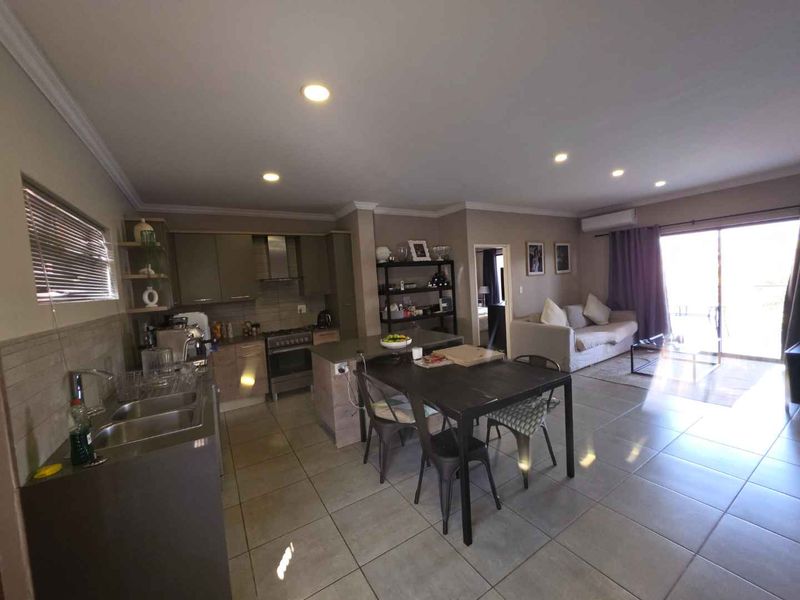 Modern, Stunning 3-Bedroom Apartment for Rent in Six Fountains Estate.  Truly the entertainer's dream! - Photo 3