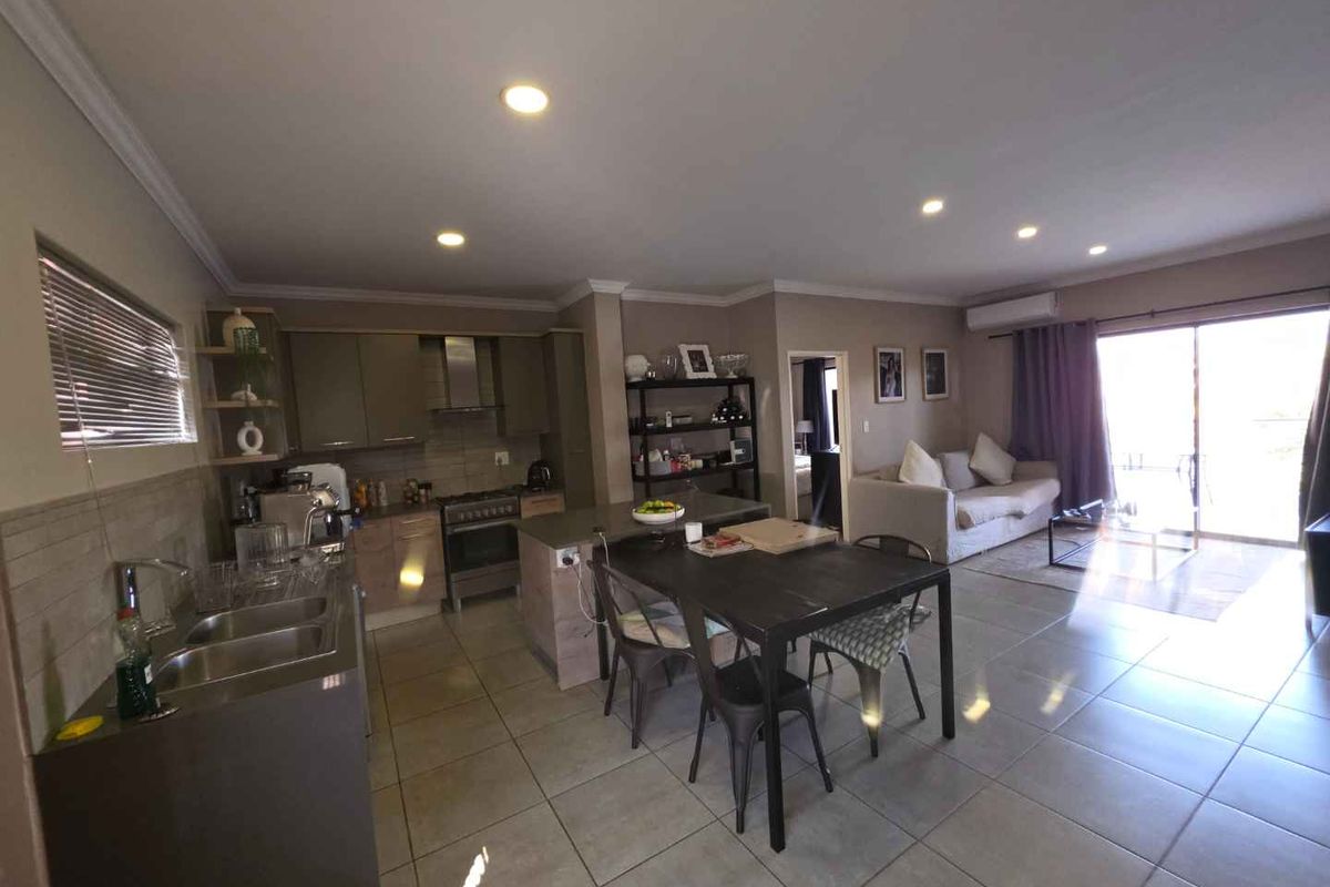 Modern, Stunning 3-Bedroom Apartment for Rent in Six Fountains Estate.  Truly the entertainer's dream! - Photo 2