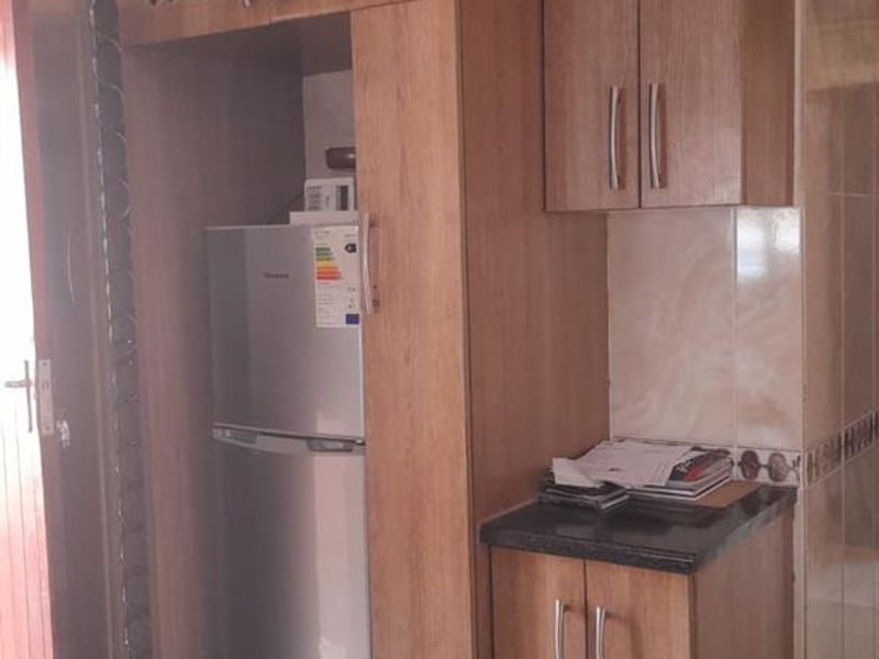 Stunning House In The East Of Soshanguve VV - Photo 7