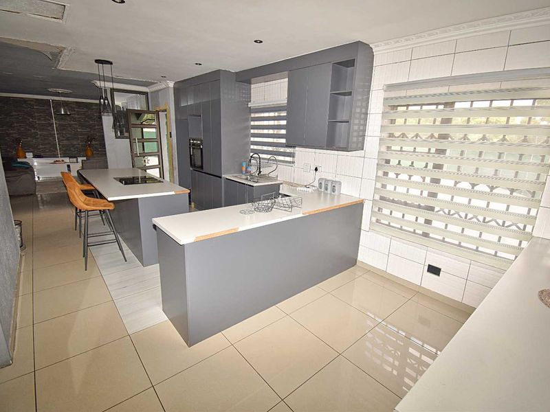 Spacious Family Home with Granny Flat and Pool - Photo 9