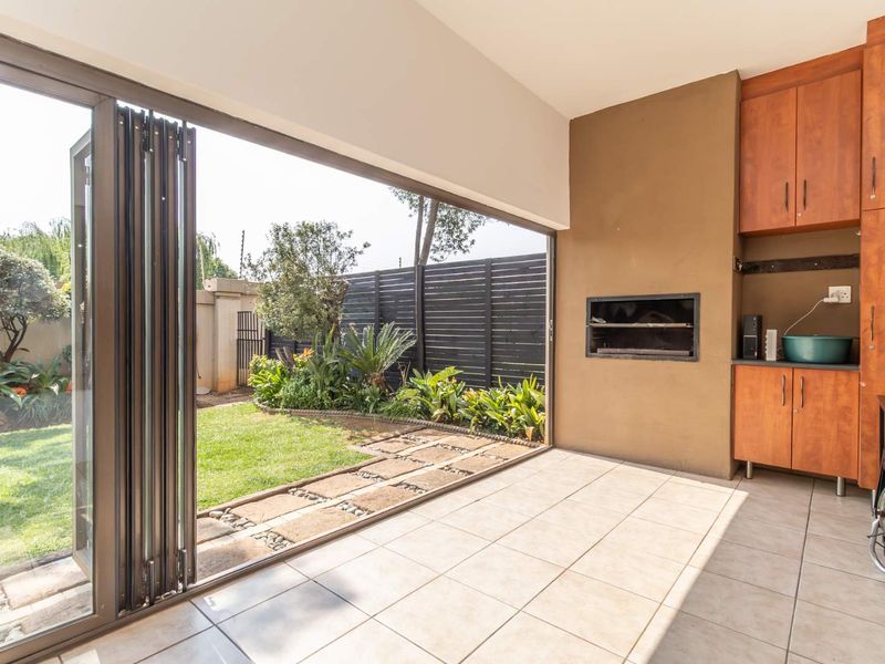 Spacious pet friendly unit available near Hillfox - Photo 6