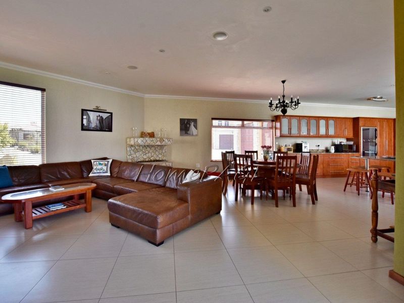 Rossmund, Swakopmund:  Property with total 8 Bedrooms is for Sale - Photo 8